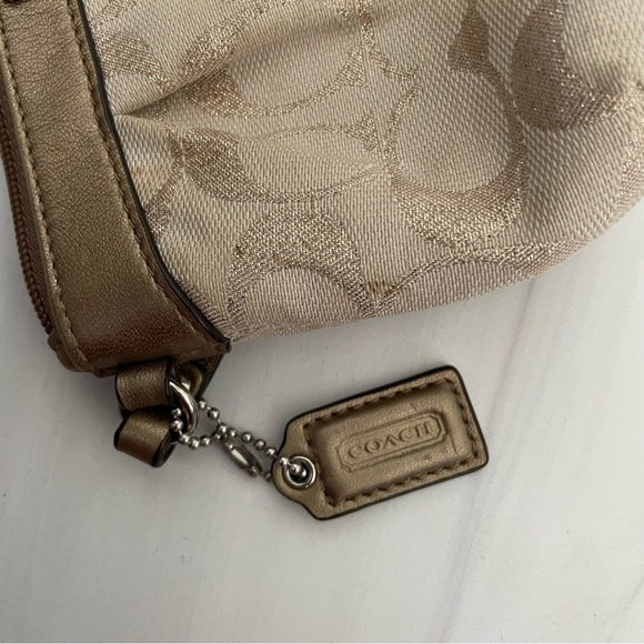 Coach Classic C Medium Size Wristlet- Gold - Picture 4 of 9